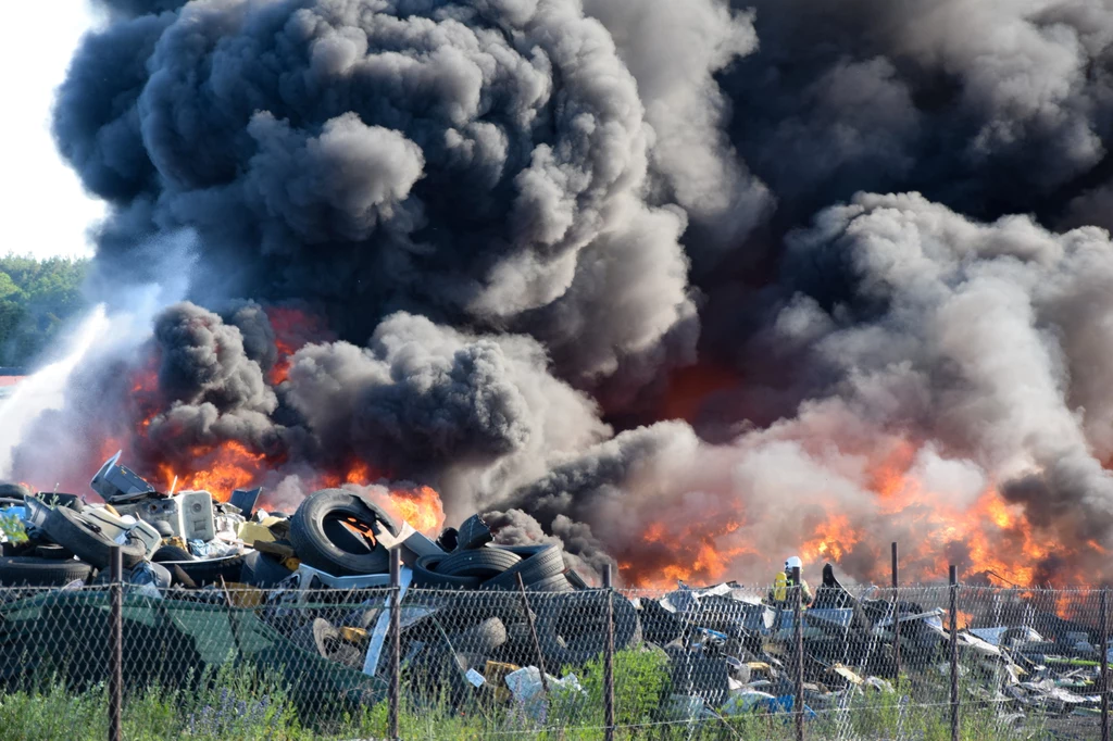 W czwartek w Lęborku doszło do groźnie wyglądającego pożaru odpadów 