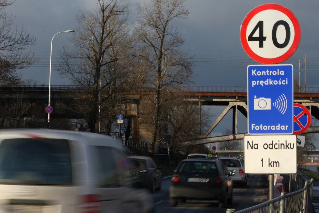 Ograniczenie prędkości do 40 km/h za znakiem. Co je odwołuje?  