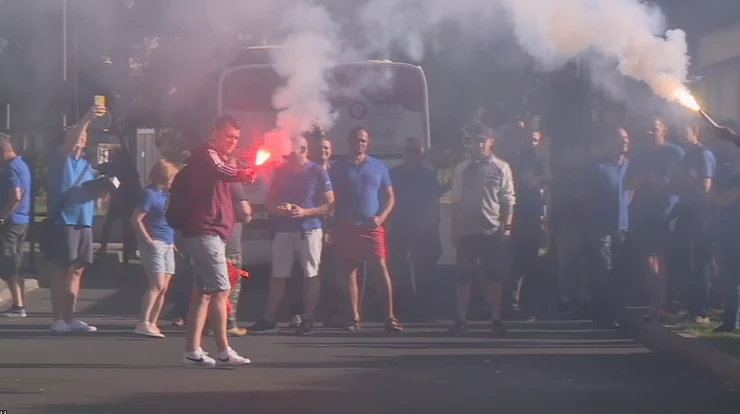 Głównym postulatem strajkujących jest podwyżka płac.