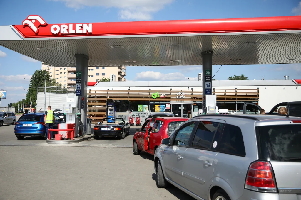 Orlen chce przywrócić promocję, w ramach której kierowcy w wakacje będą mogli zatankować do 150 litrów paliwa miesięcznie w obniżonej cenie