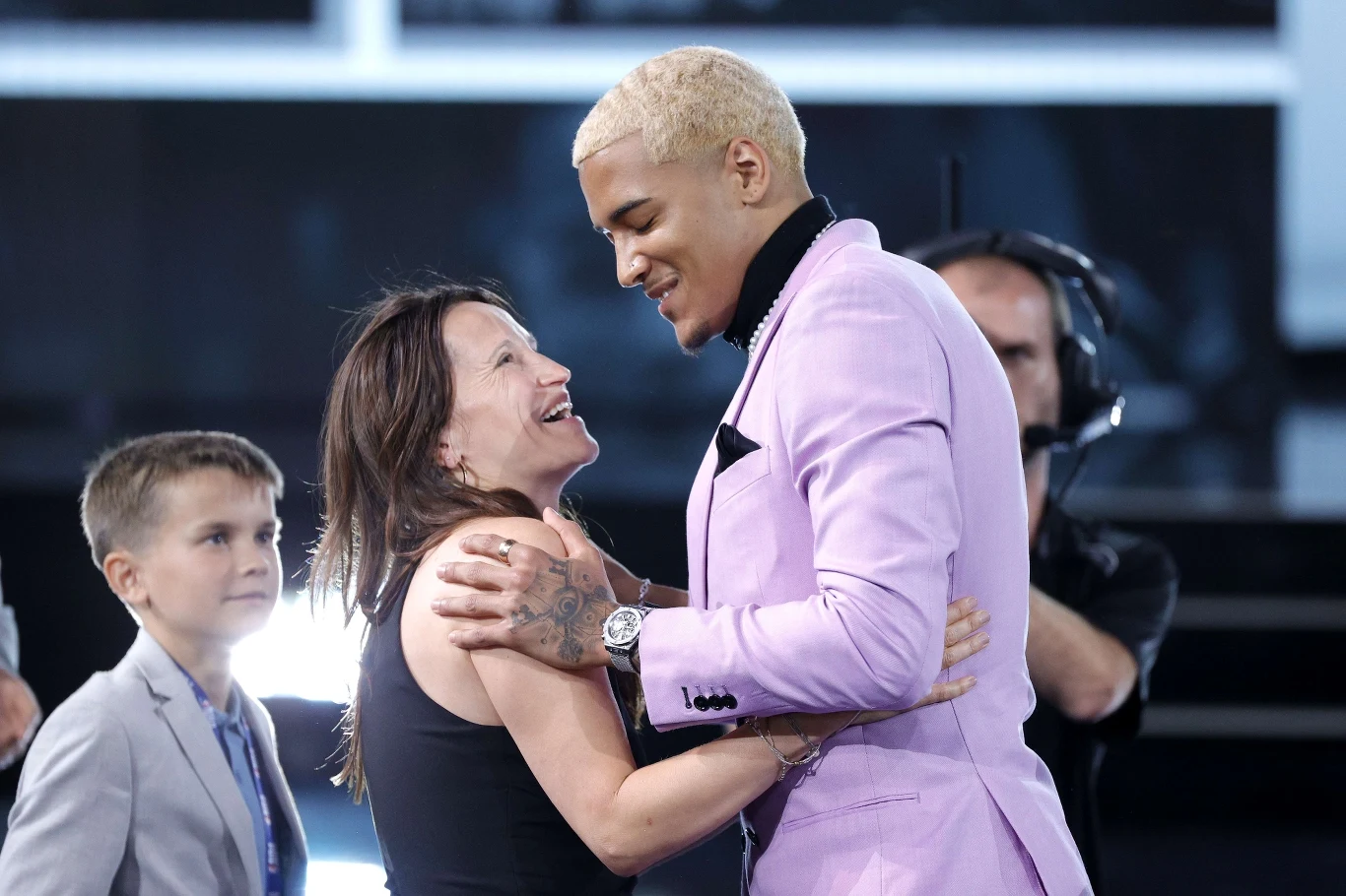 Jeremy Sochan ze swoją mamą podczas ceremonii draftu Jeremy Sochan ze swoją mamą podczas ceremonii draftu
