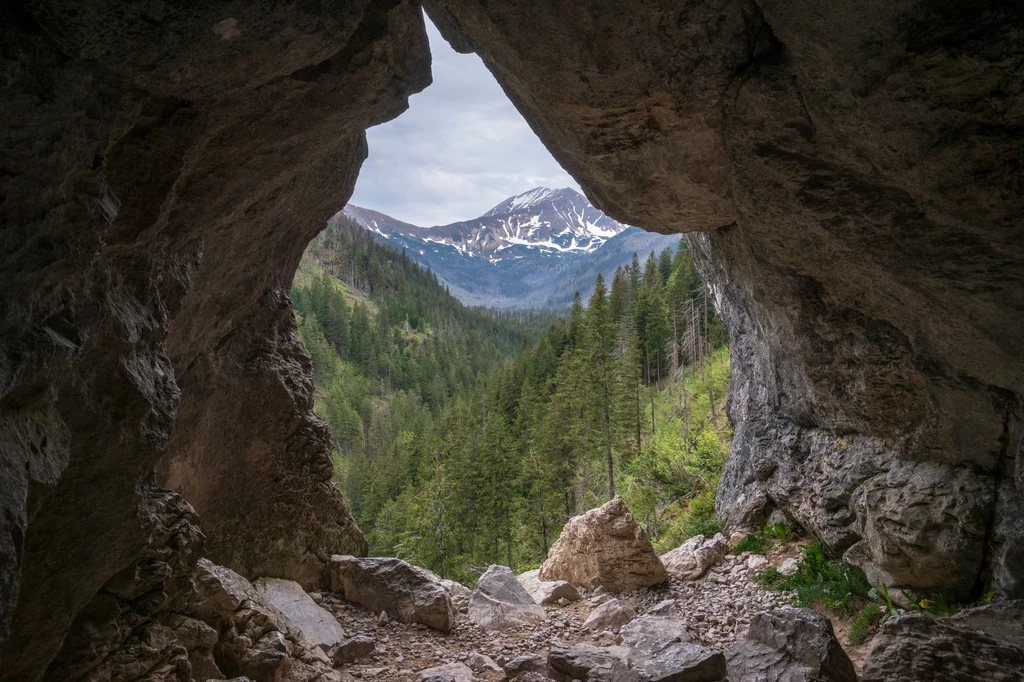 Widok z jaskini Mylnej w dolinie Kościeliskiej