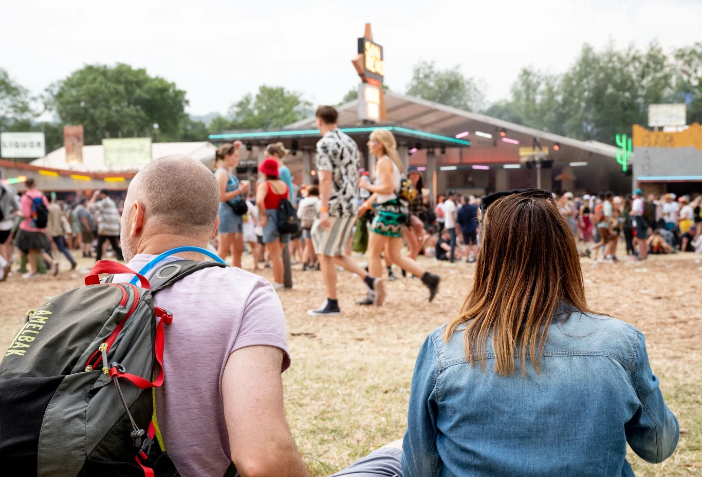 Glastonbury po raz pierwszy zorganizowano w 1970 roku. Od tej pory pola w hrabstwie Sommerset regularnie odwiedzają tysiące młodych ludzi. Co kilka lat organizatorzy robią festiwalową przerwę. Wszytko po to, aby dać wytchnienie tamtejszej ziemi oraz okolicznym mieszkańcom. Glastonbury po raz pierwszy zorganizowano w 1970 roku. Od tej pory pola w hrabstwie Sommerset regularnie odwiedzają tysiące młodych ludzi. Co kilka lat organizatorzy robią festiwalową przerwę. Wszytko po to, aby dać wytchnienie tamtejszej ziemi oraz okolicznym mieszkańcom.