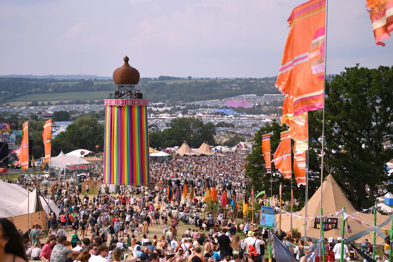 Oficjalna data rozpoczęcia się festiwalu Glastonbury w tym roku to 22 czerwca. Jednak prawdziwe koncertowe emocje rozpoczną się dopiero w weekend, kiedy to na scenie pojawią się m.in.: Paul McCartney, Billie Eilish, Kendrick Lamar, Lorde, Olivia Rodrigo, Robert Plant oraz Megan Thee Stallion. Oficjalna data rozpoczęcia się festiwalu Glastonbury w tym roku to 22 czerwca. Jednak prawdziwe koncertowe emocje rozpoczną się dopiero w weekend, kiedy to na scenie pojawią się m.in.: Paul McCartney, Billie Eilish, Kendrick Lamar, Lorde, Olivia Rodrigo, Robert Plant oraz Megan Thee Stallion.