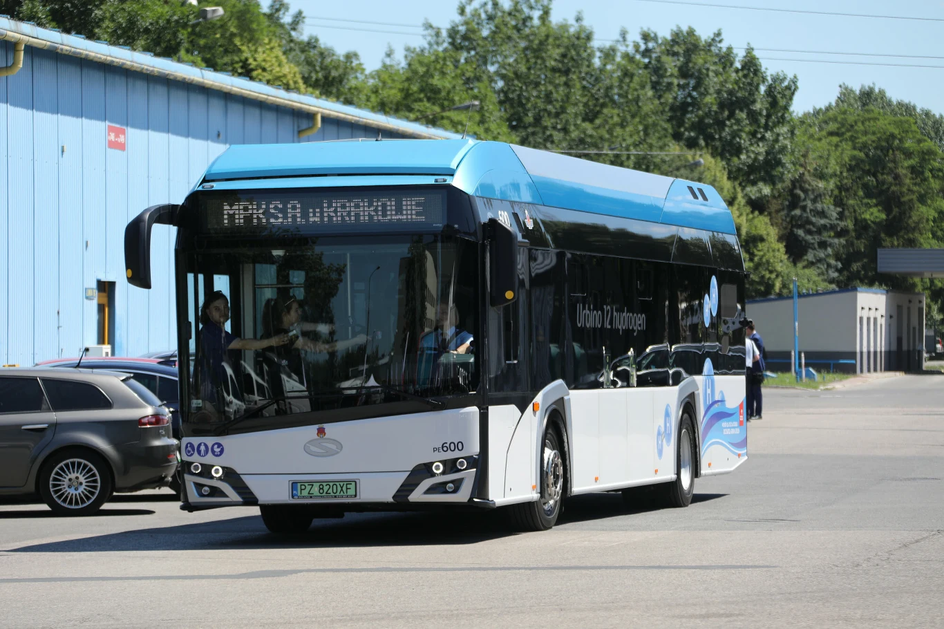 Wodorowy Solaris to autobus ekologiczny. Mniej ekologiczna jest produkcja wodoru, którym jest zasilany