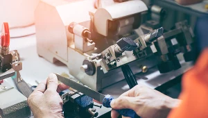 Mediana zarobków ślusarzy wynosiła 5137 zł