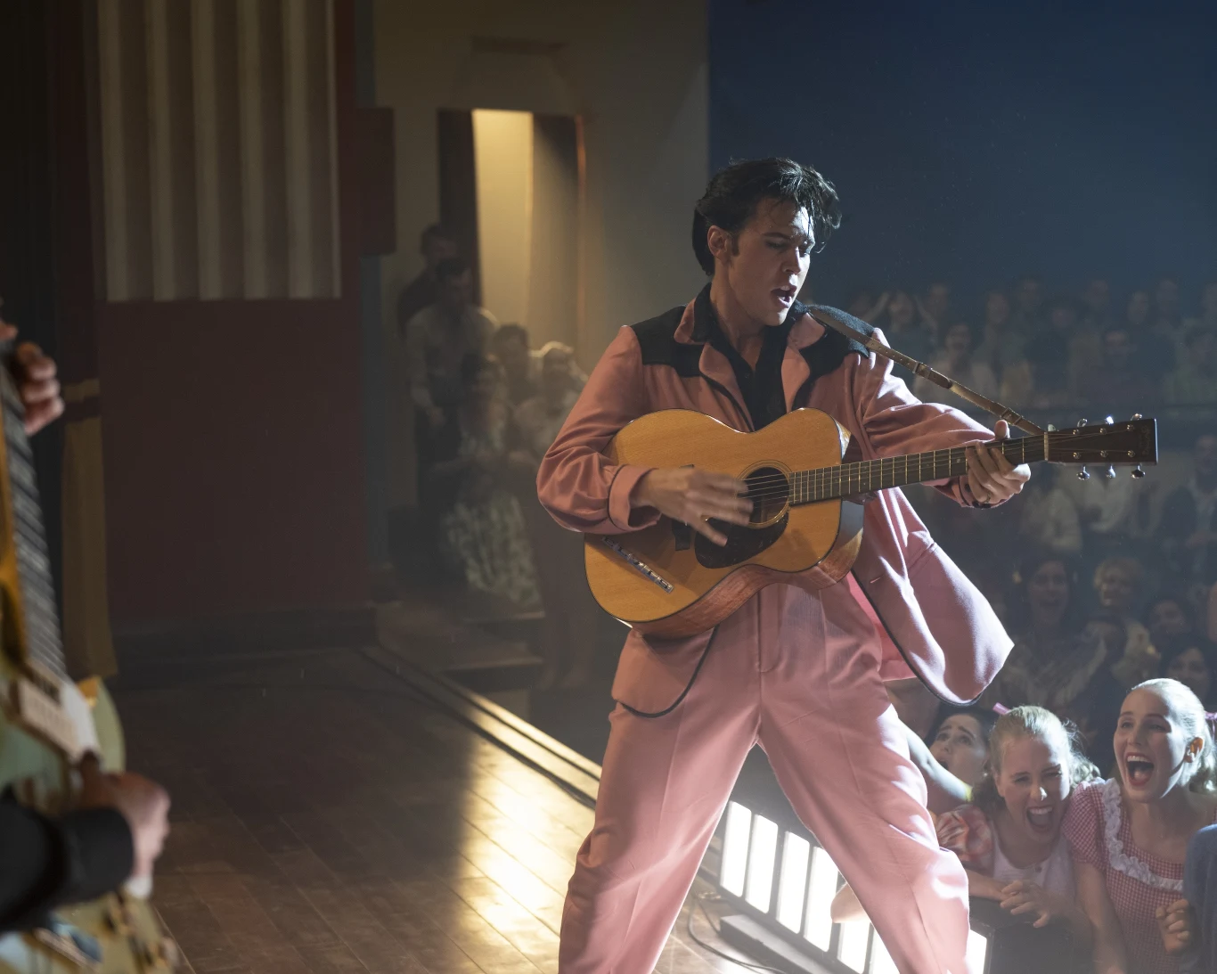 Austin Butler w filmie ELVIS Austin Butler w filmie ELVIS
