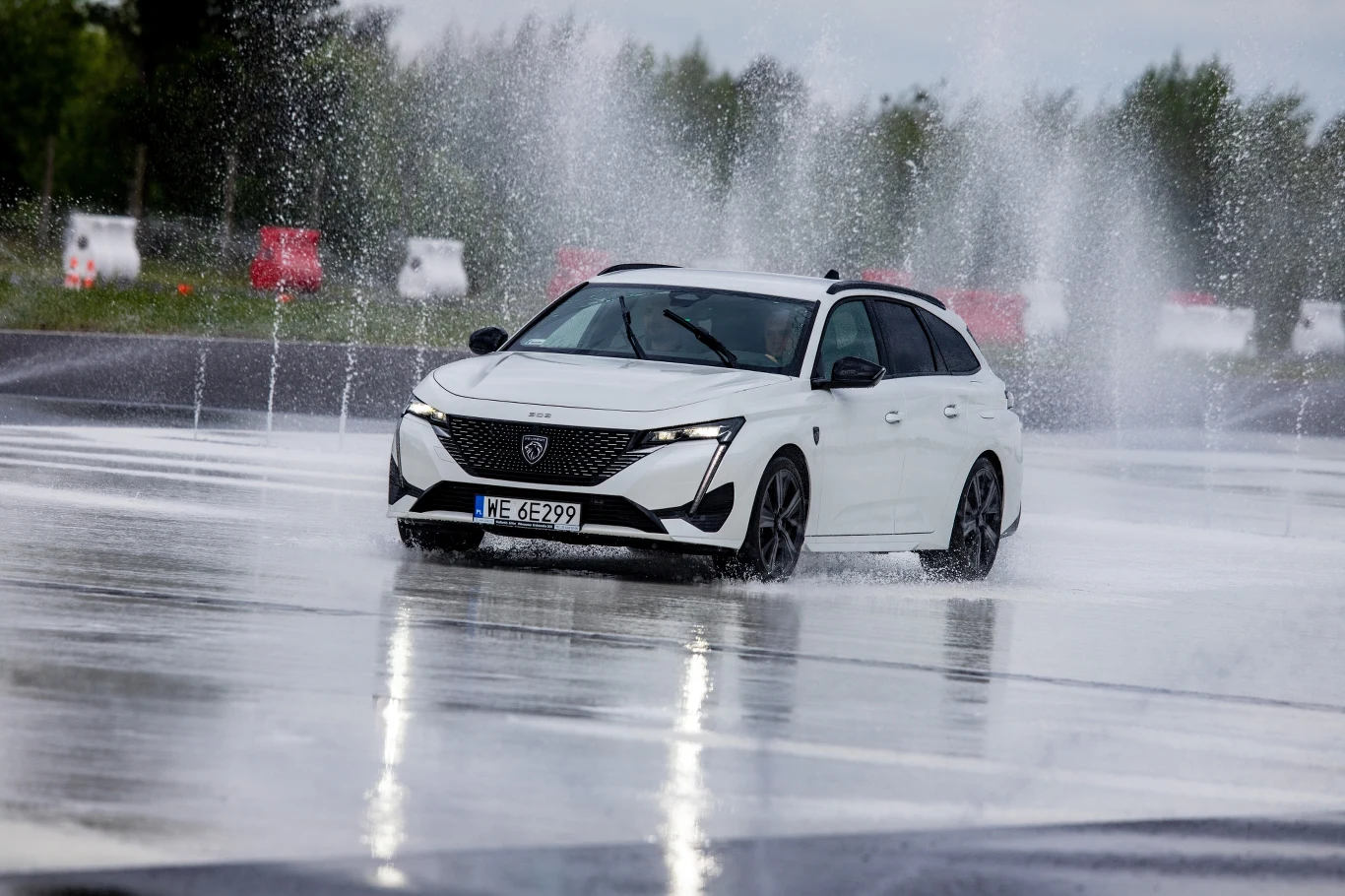 Peugeot 308 SW na torze Drive Land