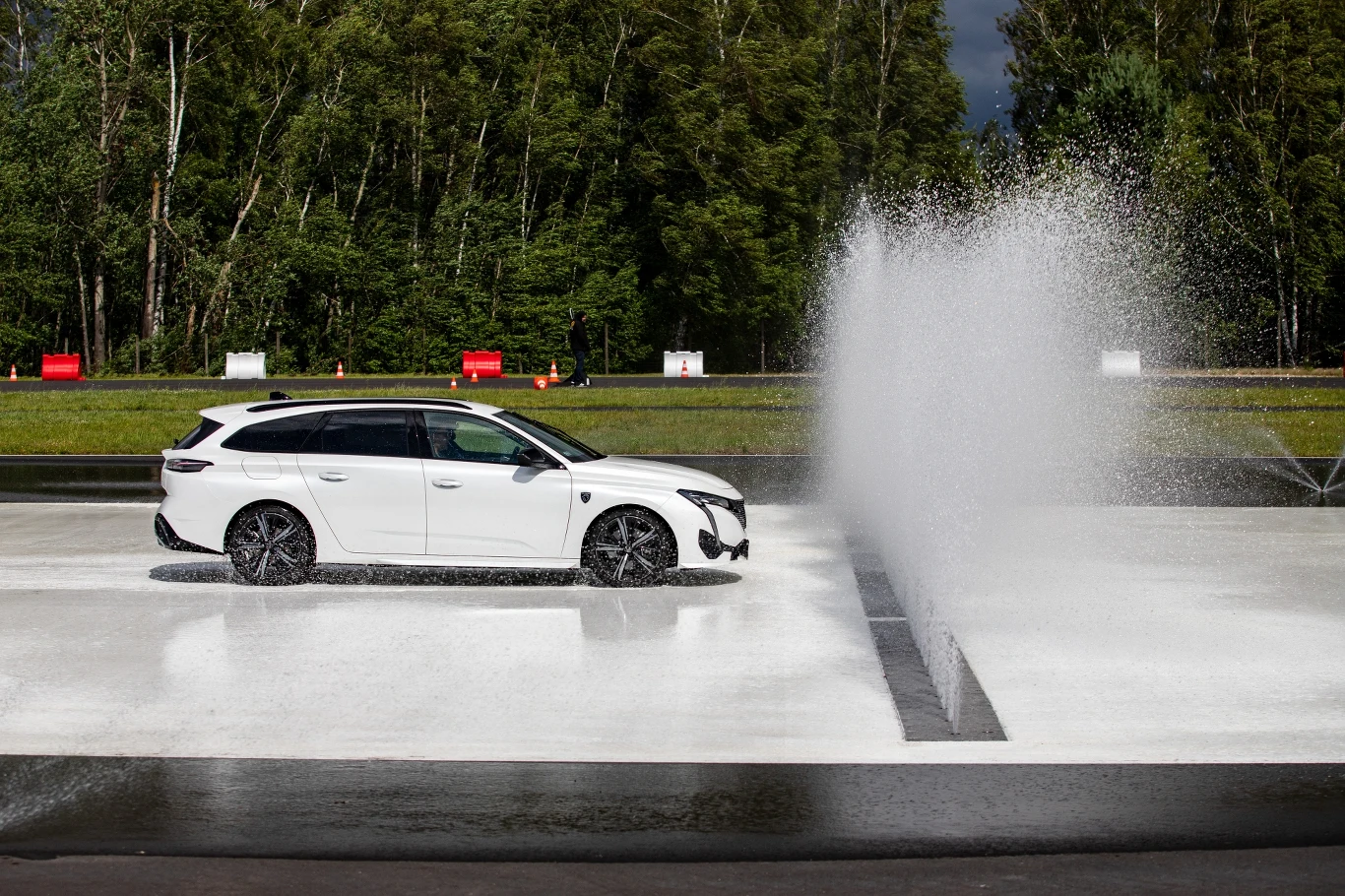 Peugeot 308 SW na torze Drive Land