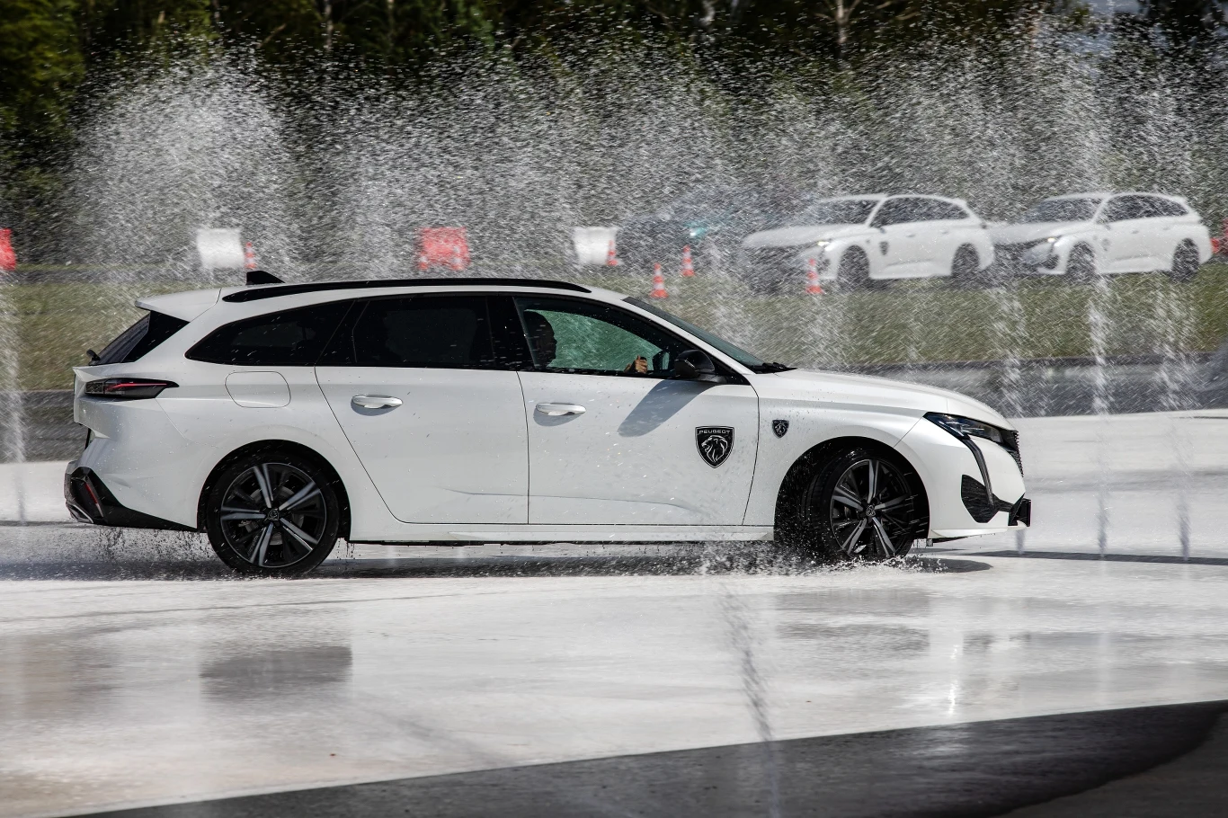 Peugeot 308 SW na torze Drive Land
