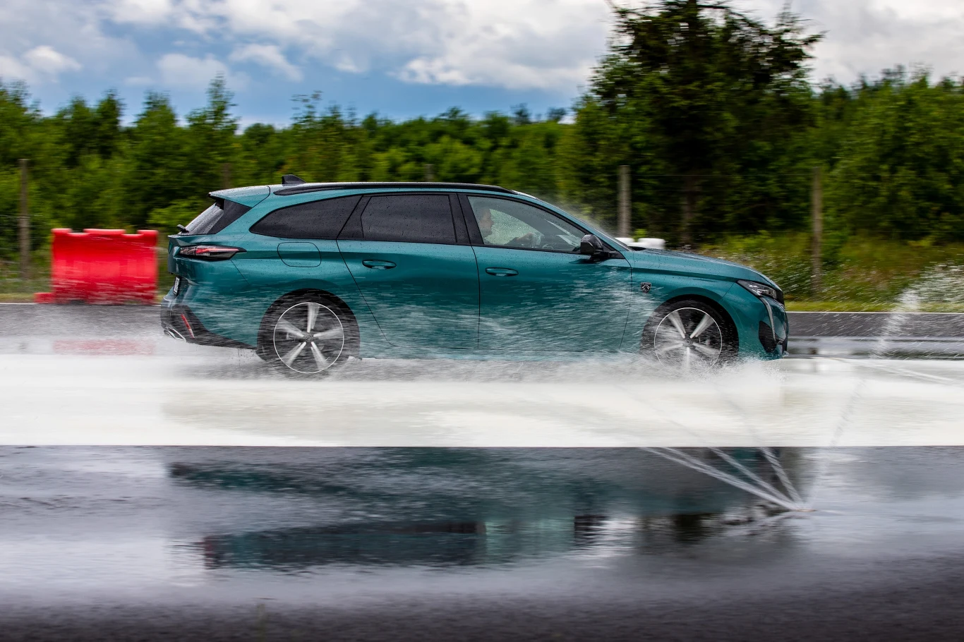 Peugeot 308 SW na torze Drive Land