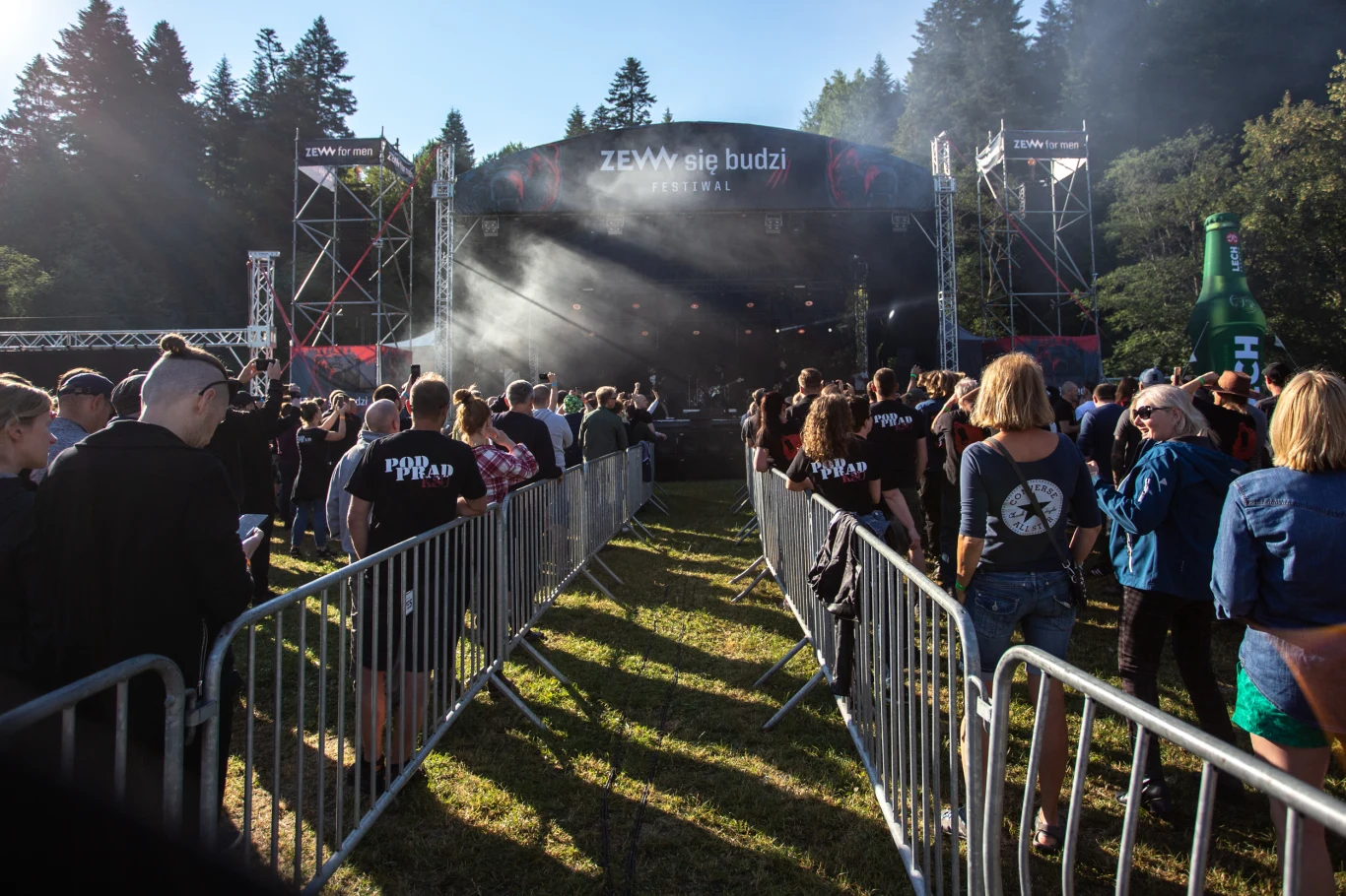 Największą popularnością cieszyli się w latach 80., pomimo tego, że w tym czasie członkowie zespołu musieli odbyć obowiązkową służbę wojskową. Pobyt w wojsku zaowocował utworami - m.in. "1944", "Po drugiej stronie drzwi" czy "Umarłe drzewa".