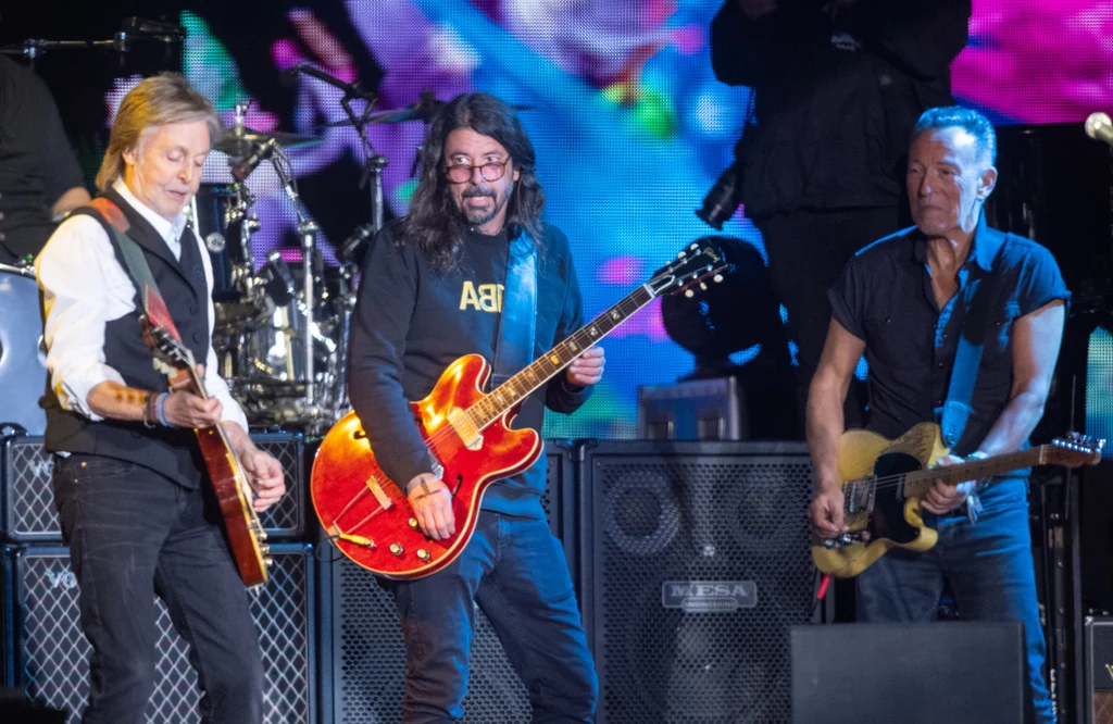 Paul McCartney, Dave Grohl i Bruce Springsteen podczas setu na Glastonbury 2022 Paul McCartney, Dave Grohl i Bruce Springsteen podczas setu na Glastonbury 2022