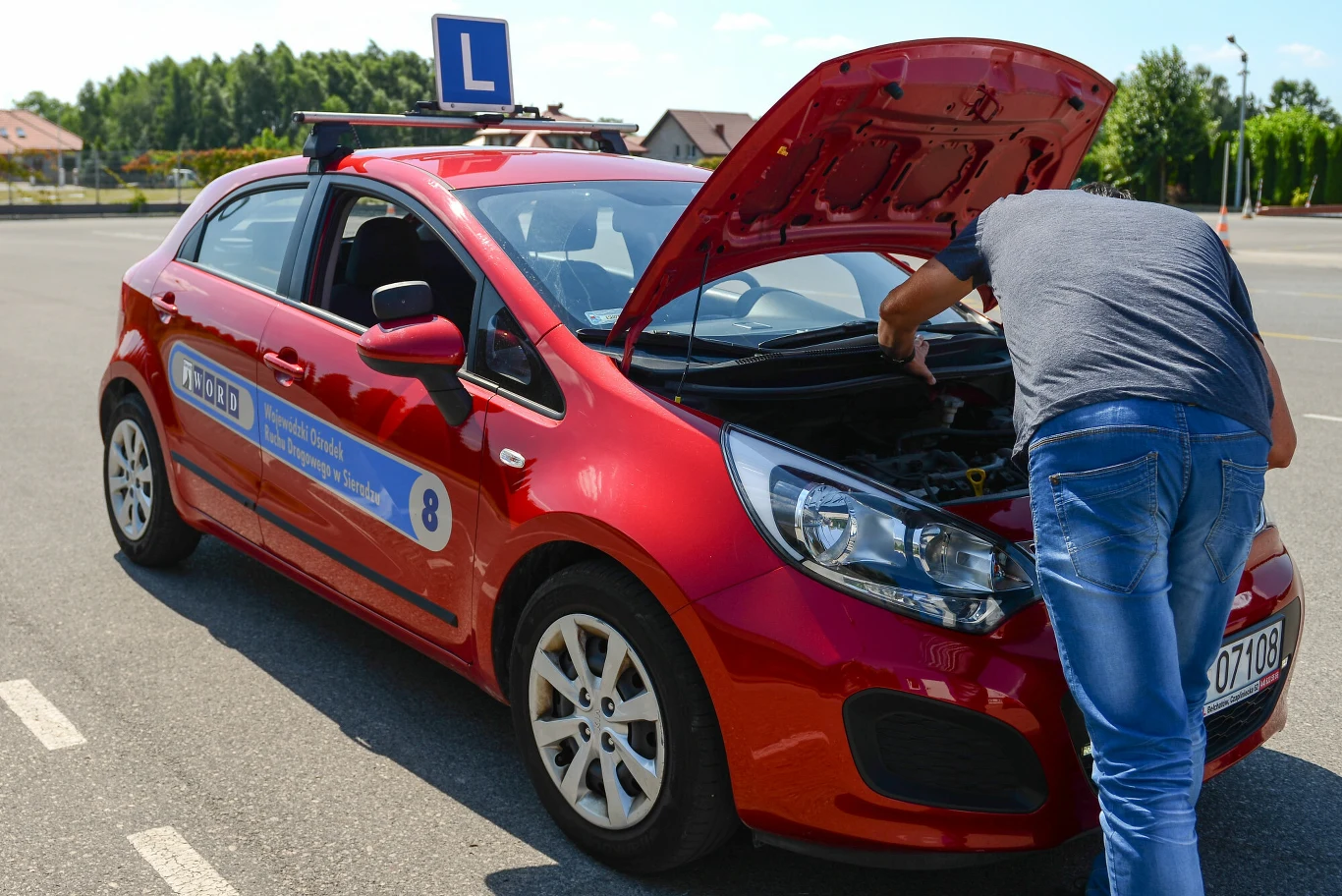 Budowa samochodu to jeden z elementów egzaminu na prawo jazdy. Budowa samochodu to jeden z elementów egzaminu na prawo jazdy.