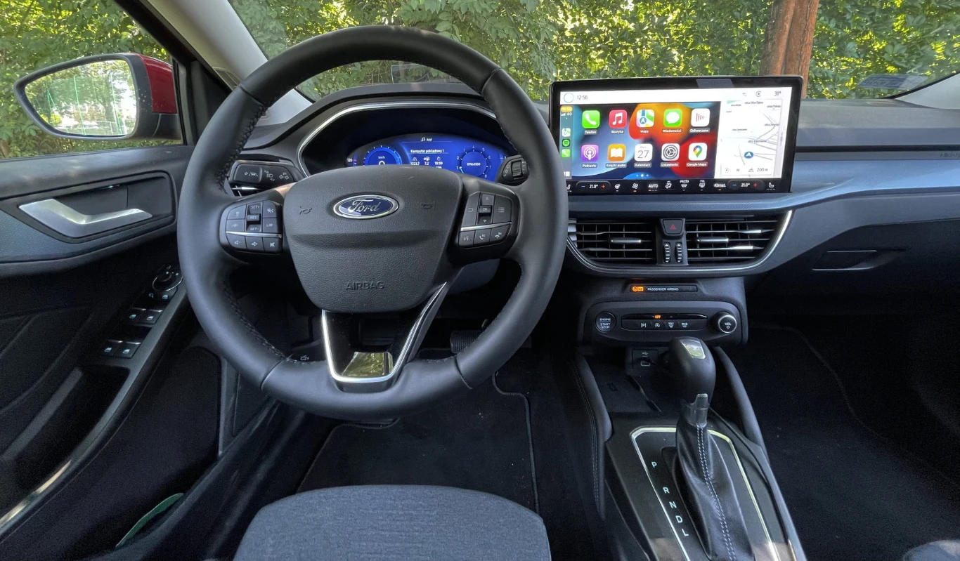 Producenci montują coraz większe ekrany LCD w samochodach. Ford Focus Active po modernizacji zyskał wyświetlacz o przekątnej 13,2 cali