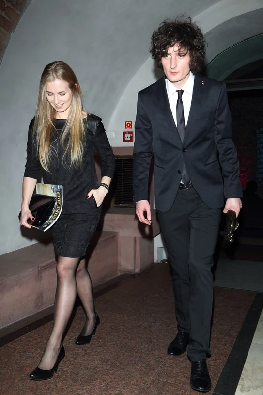 Dawid Podsiadło z aktorką Zofią Wichłacz, z którą spotykał się po rozstaniu z Eweliną. Dawid Podsiadło z aktorką Zofią Wichłacz, z którą spotykał się po rozstaniu z Eweliną.