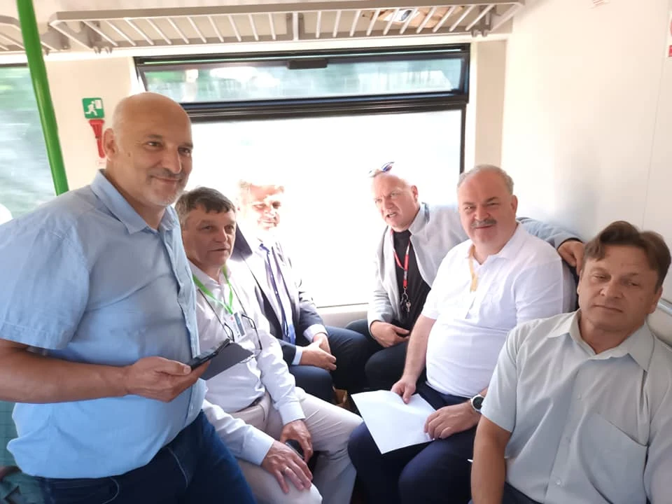 Działacze PiS w pierwszym pociągu z Sanoka do Ustrzyk Dolnych Działacze PiS w pierwszym pociągu z Sanoka do Ustrzyk Dolnych