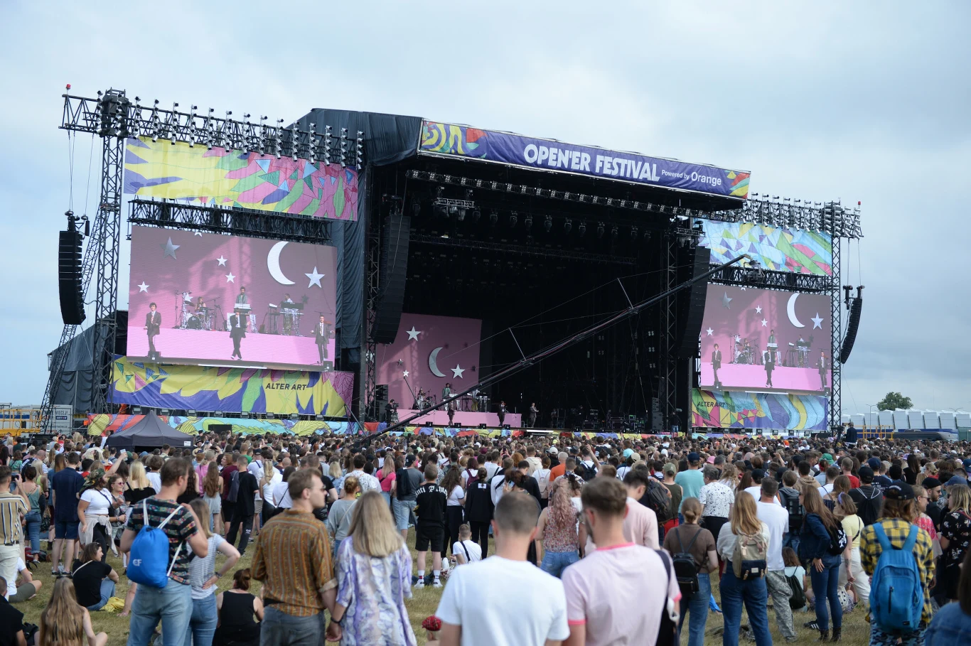 Przez festiwal przez cztery dni przewinąć ma się około 100 tys. osób. Przez festiwal przez cztery dni przewinąć ma się około 100 tys. osób.