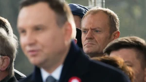 Donald Tusk (z tyłu) i Andrzej Duda (na pierwszym planie)