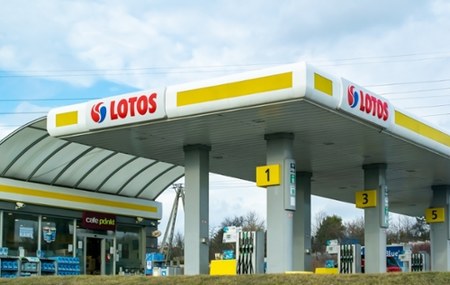 Stacja benzynowa Lotos.