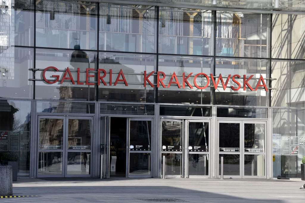 Za banerem przed Galerią Krakowską dokonano zaskakującego odkrycia 