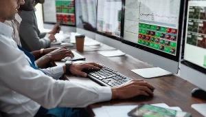 Dzień na GPW: Zdecydowane spadki. WIG20 stracił 2,1 proc.