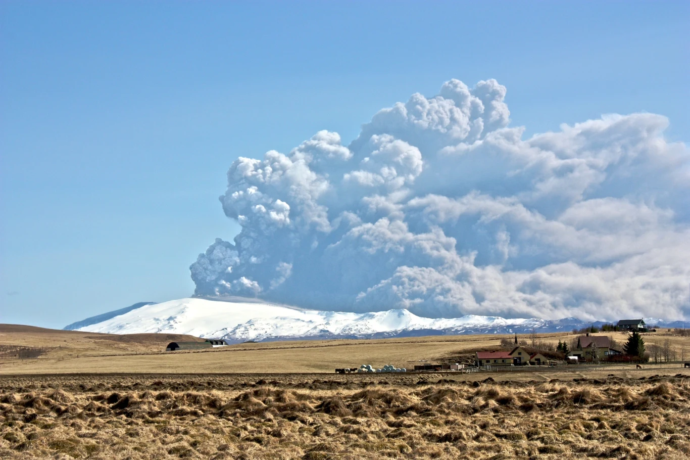 Erupcja stratowulkanu Eyjafjallajökull z kwietnia 2010 r.