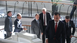 Senat pierwszym krokiem. Tusk namawia do postawienia drugiego