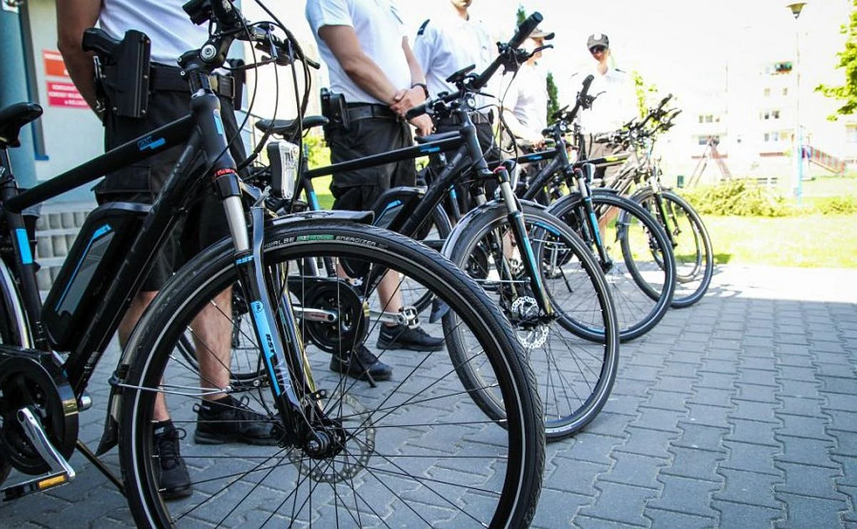 Dzięki rowerom elektrycznym można jeździć dalej i szybciej. Chętnie korzysta z nich np. policja