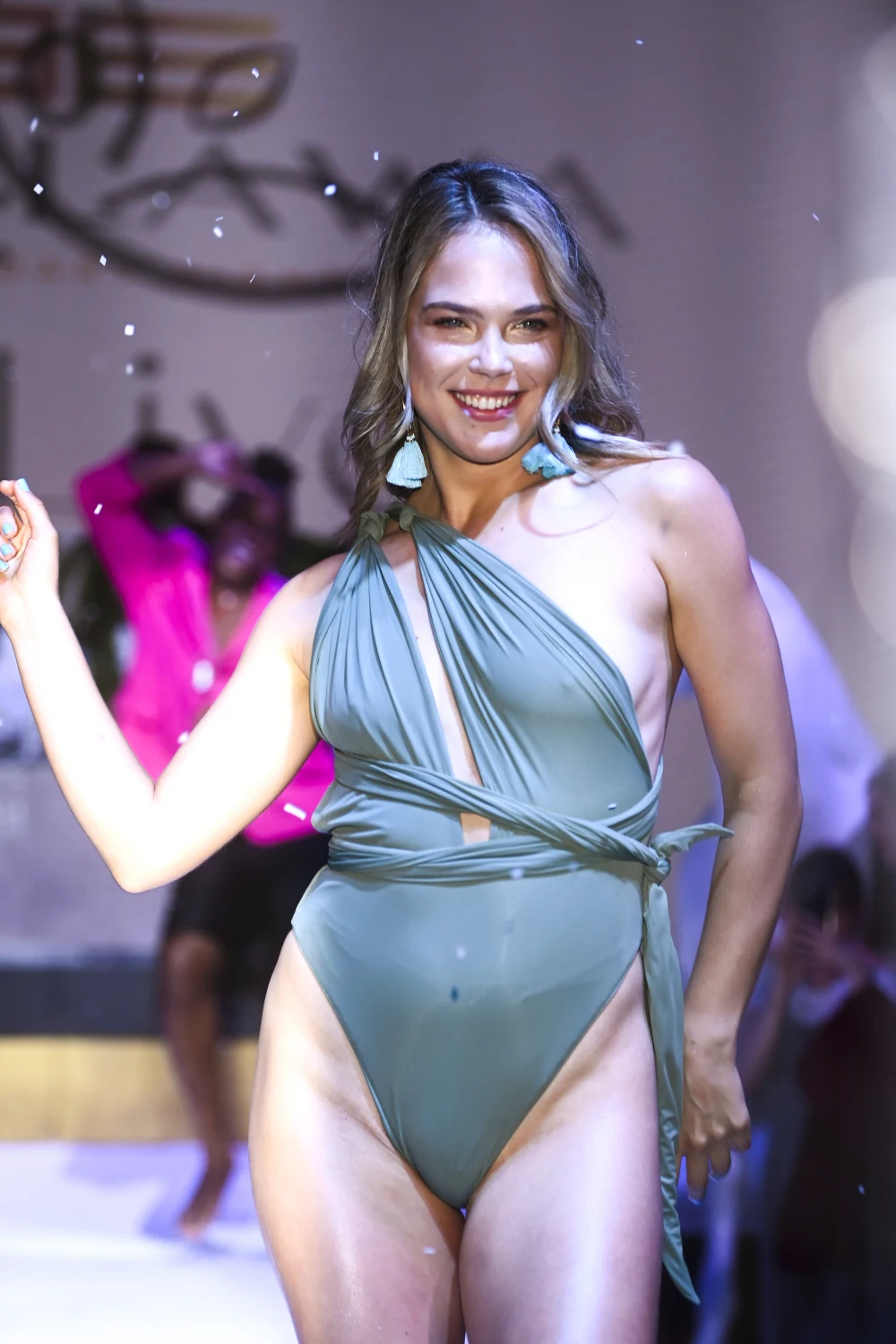 Pokaz strojów kąpielowych Anny Wendzikowskiej Pokaz strojów kąpielowych Anny Wendzikowskiej