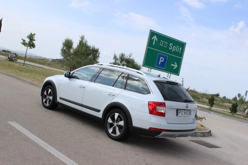 Jadąc do Chorwacji warto mieć ze sobą kartę EKUZ, czyli Europejską Kartę Ubezpieczenia Zdrowotnego