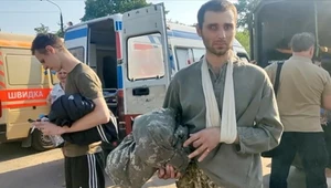 Jeden z ukraińskich żołnierzy, który wrócił do kraju po wymianie jeńców wojennych z Rosją