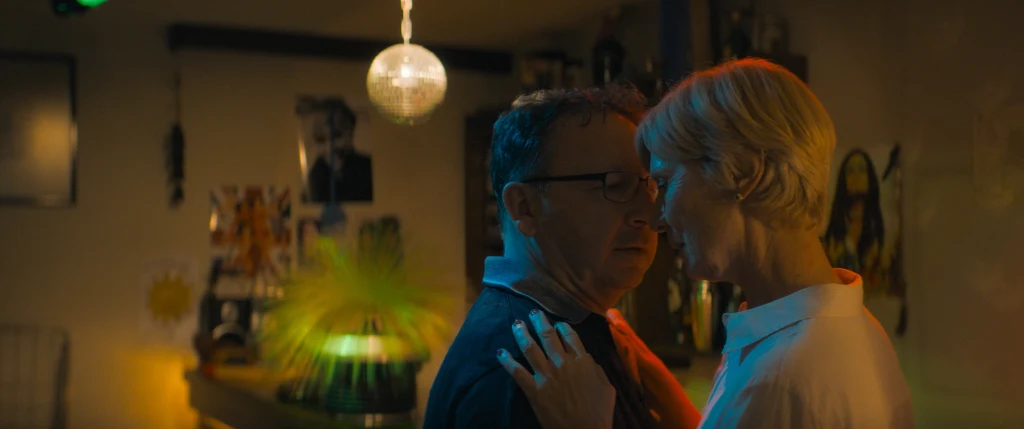 Zbigniew Zamachowski i Ulrike Willenbacher w filmie "Monday um Zehn" (2021) Zbigniew Zamachowski i Ulrike Willenbacher w filmie "Monday um Zehn" (2021)