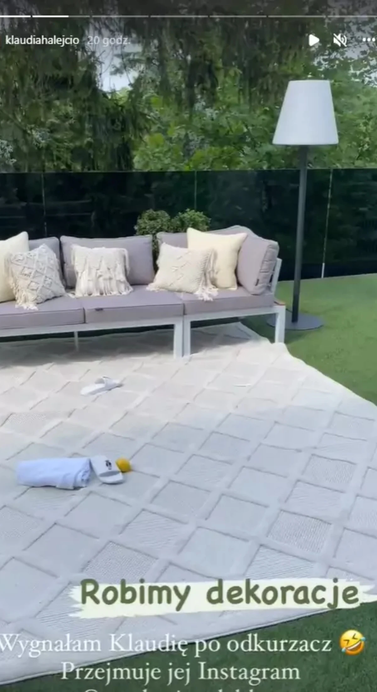 https://www.instagram.com/klaudiahalejcio/?hl=pl https://www.instagram.com/klaudiahalejcio/?hl=pl