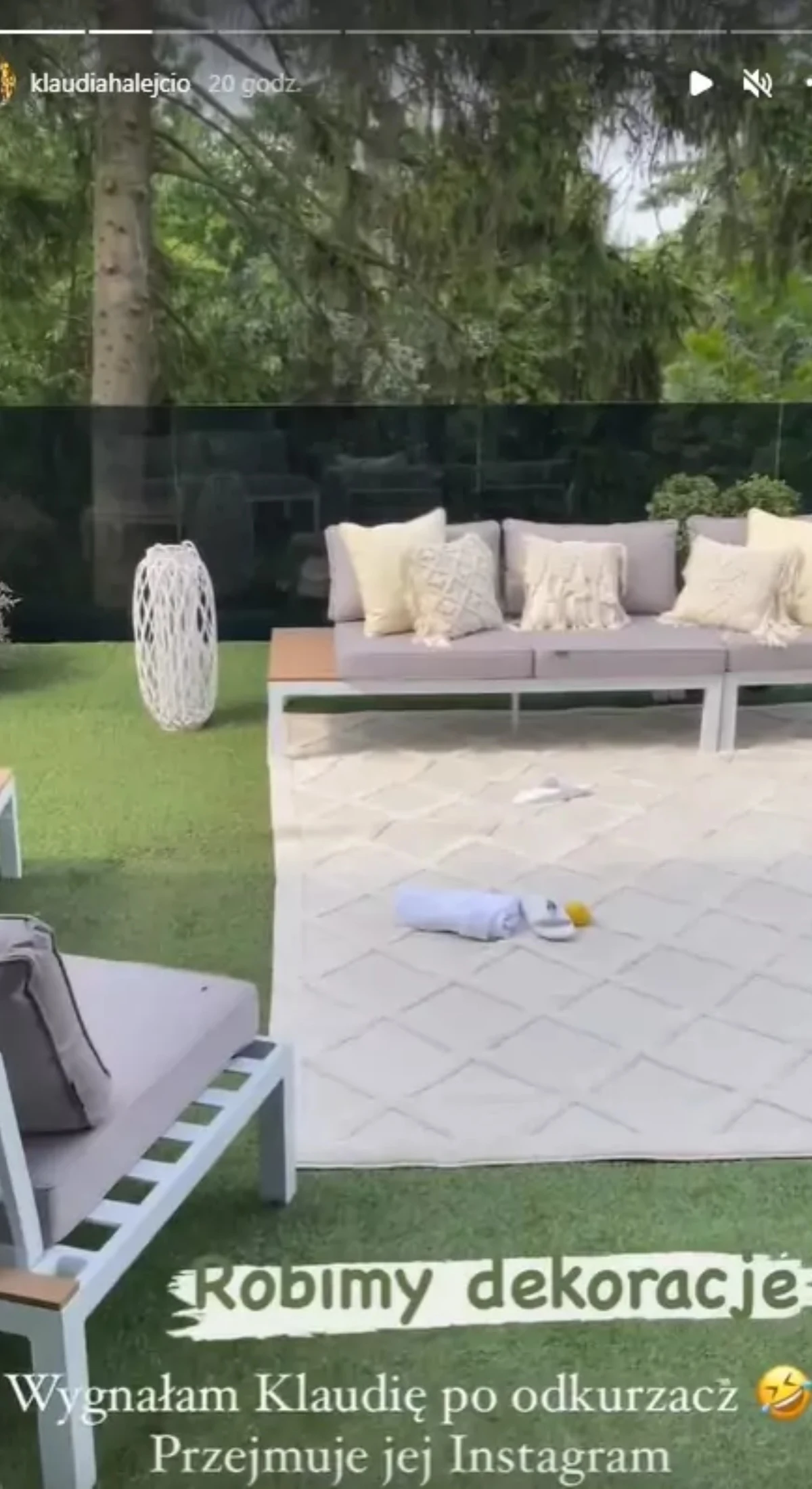 https://www.instagram.com/klaudiahalejcio/?hl=pl https://www.instagram.com/klaudiahalejcio/?hl=pl