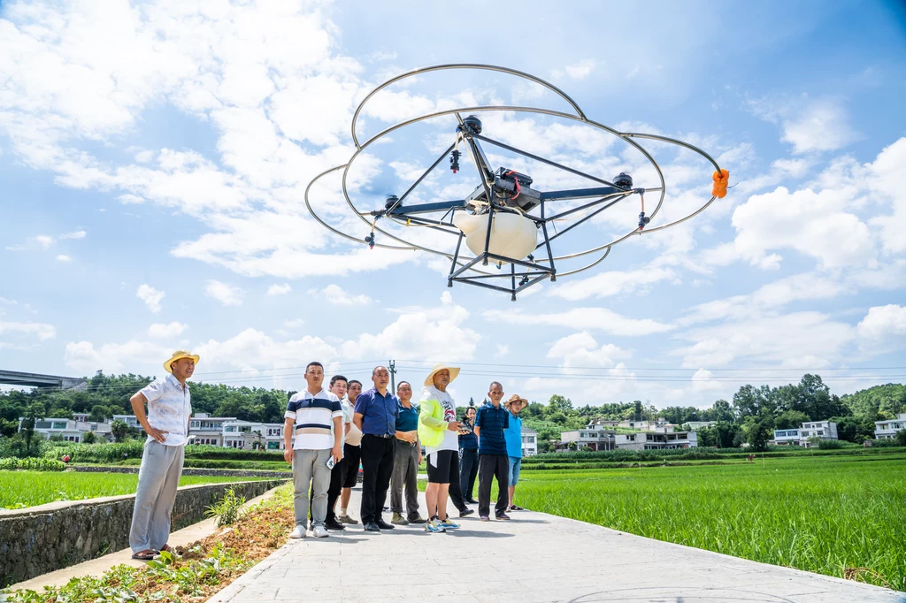 Ile kosztuje dron? Kiedy nie potrzebujemy na niego dokumentów? Najlepsze drony dla początkujących