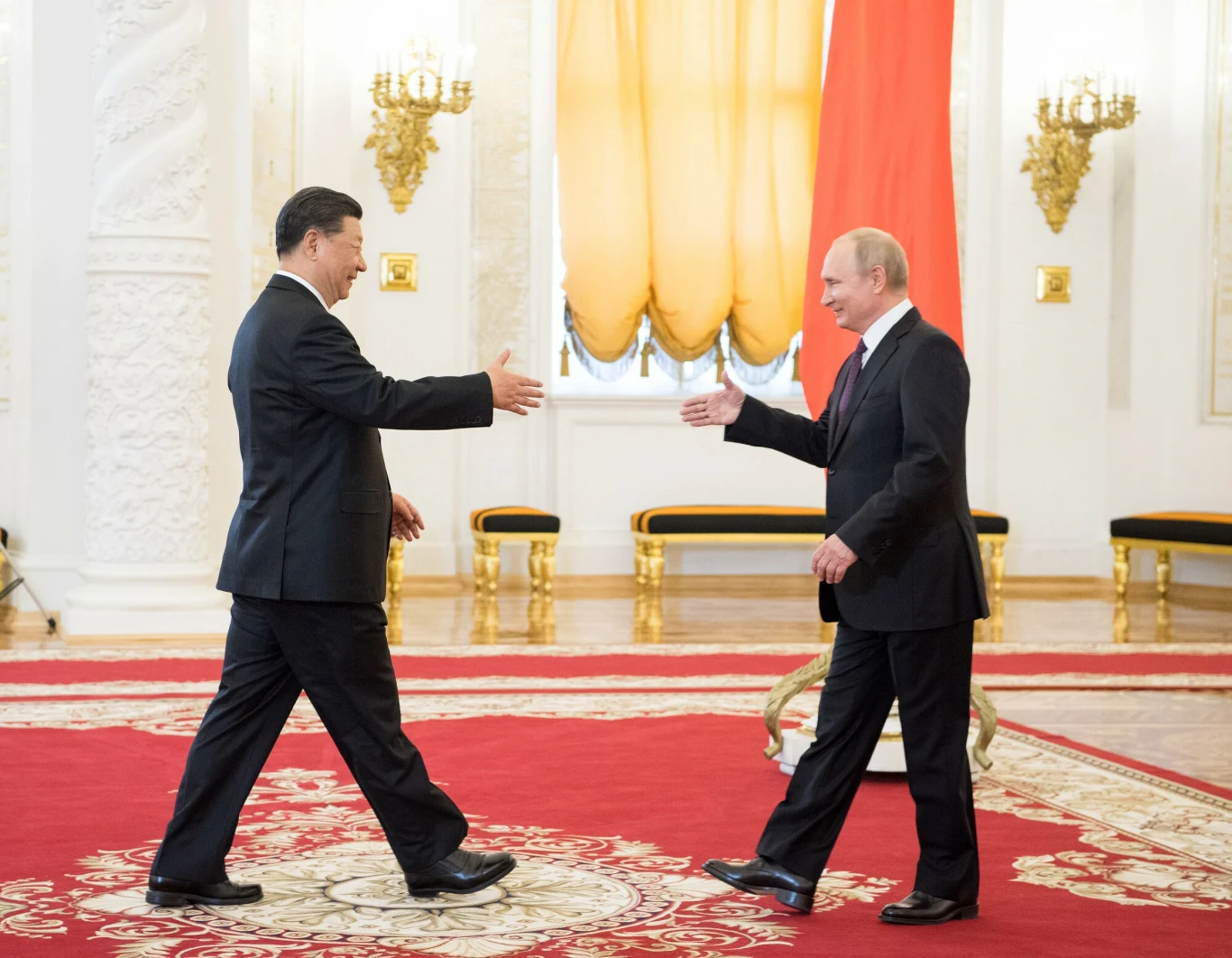 Przewodniczący Chińskiej Republiki Ludowej Xi Jinping i prezydent Rosji Władimir Putin