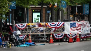 Strzelanina podczas parady z okazji Dnia Niepodległości na przedmieściach Chicago