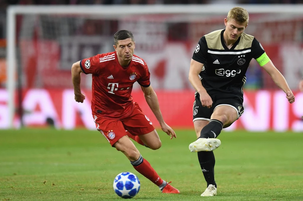 Robert Lewandowski i Matthijs de Ligt podczas meczu Bayern Monachium - Ajax Amsterdam Robert Lewandowski i Matthijs de Ligt podczas meczu Bayern Monachium - Ajax Amsterdam