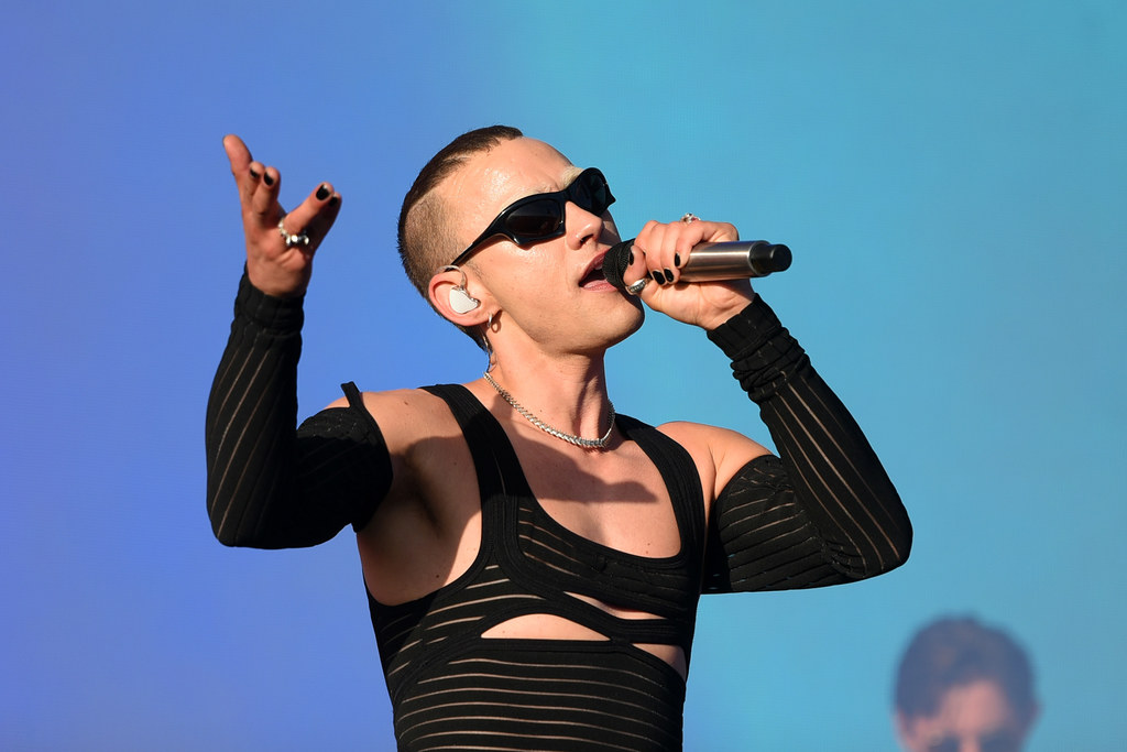 Olly Alexander z Years & Years podczas festiwalu Glastonbury 2022