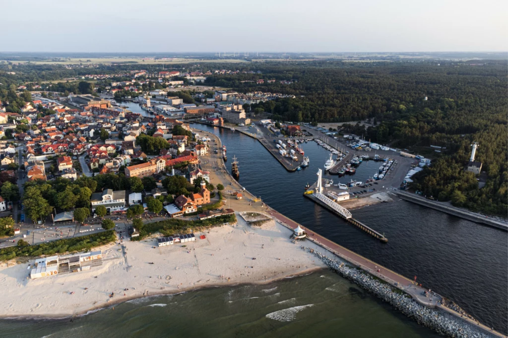 Będąc w Ustce, warto odwiedzić port morski