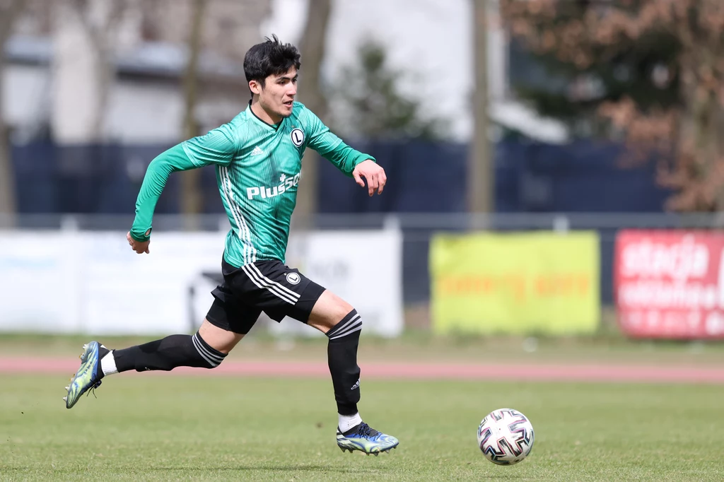 Jasur Jakszibojew nie zdołał zawojować polskiej ligi. Legia Warszawa rozstała się z Uzbekiem po niespełna 1,5 roku