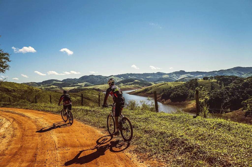 Górskie trasy rowerowe - jak się przygotować na taką trasę i jaki rower wybrać? 