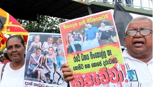 Sri Lanka stoi w obliczu poważnego kryzysu gospodarczego. Aktywiści podczas demonstracji w Kolombo, 30 czerwca 2022 r.