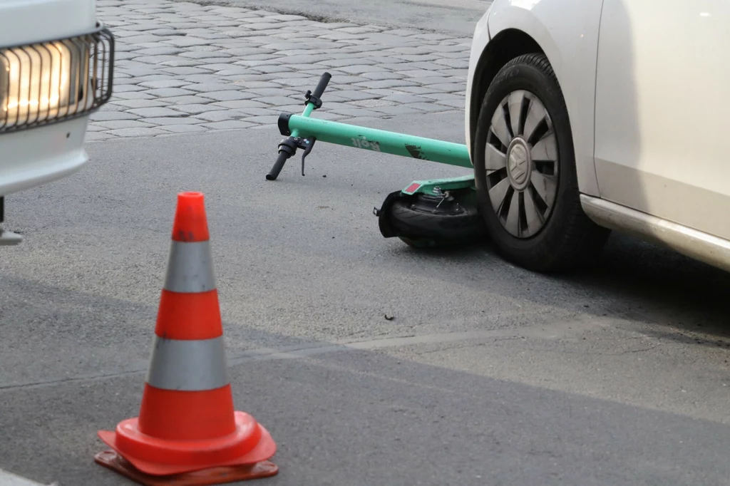 Wypadki z udziałem podróżujących na hulajnogach zdarzają się coraz częściej