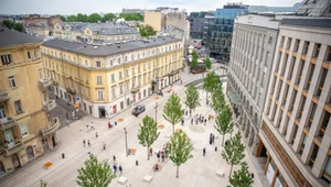 Betonoza dotarła do Warszawy. Plac Pięciu Rogów budzi kontrowersje