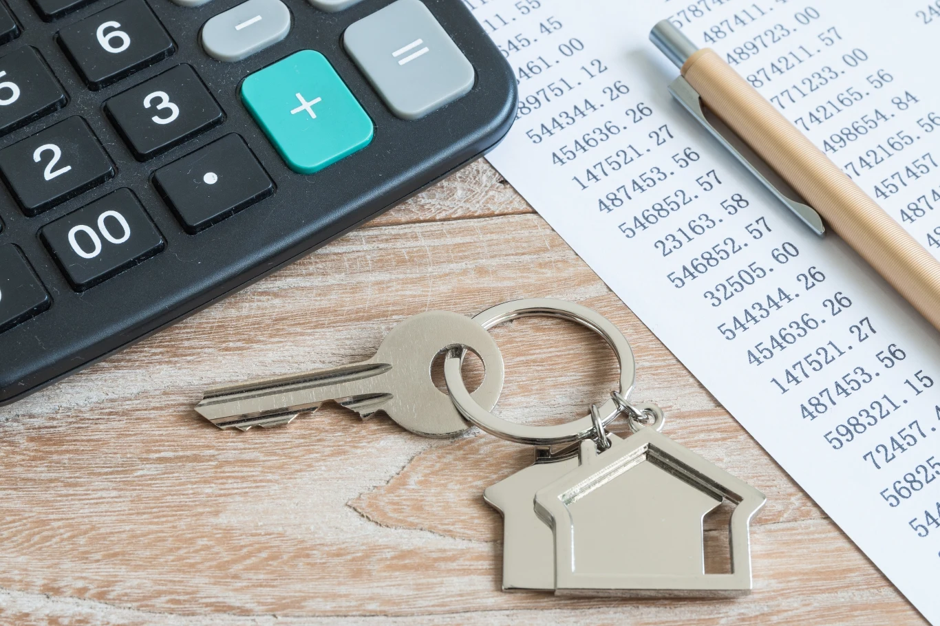 Pojedyncza rata nie powinna przekraczać 40 - 45 proc. miesięcznych dochodów gospodarstwa domowego Pojedyncza rata nie powinna przekraczać 40 - 45 proc. miesięcznych dochodów gospodarstwa domowego