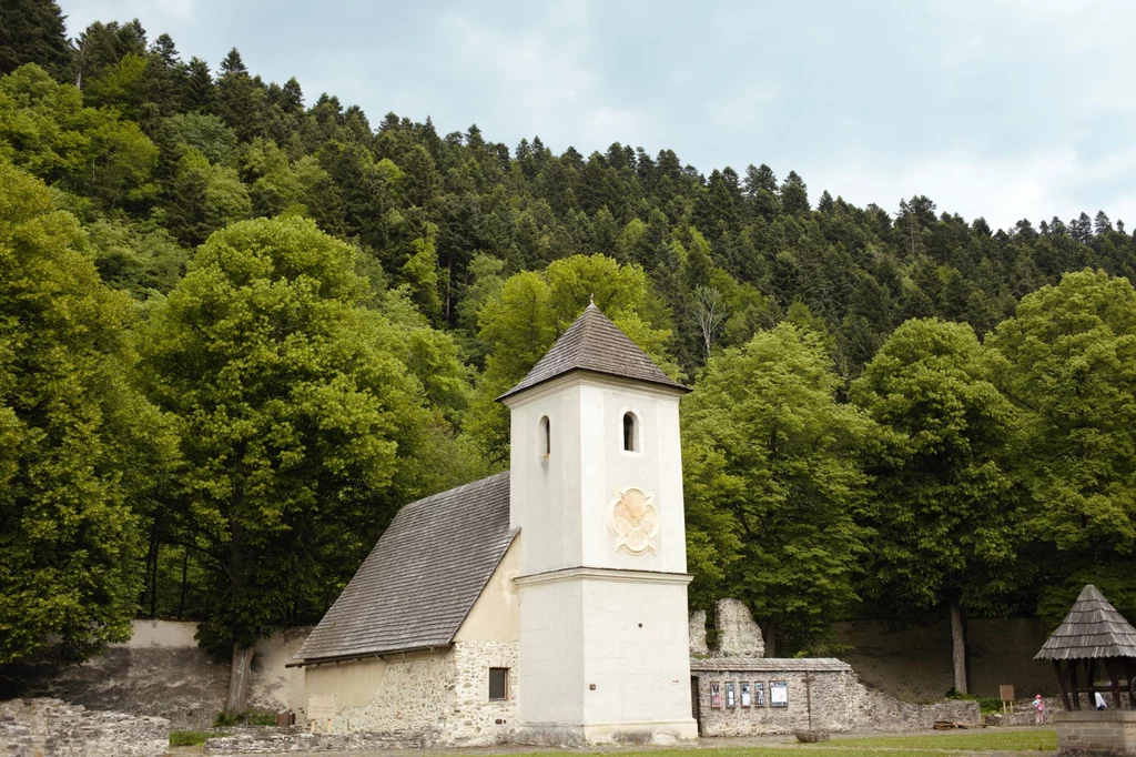 Jedna z pustelni mnichów w Czerwonym Klasztorze - słowackiej miejscowości na granicy z Polską