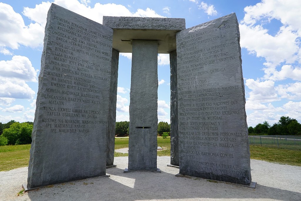 Georgia Guidestones był amerykańskim Stonehenge