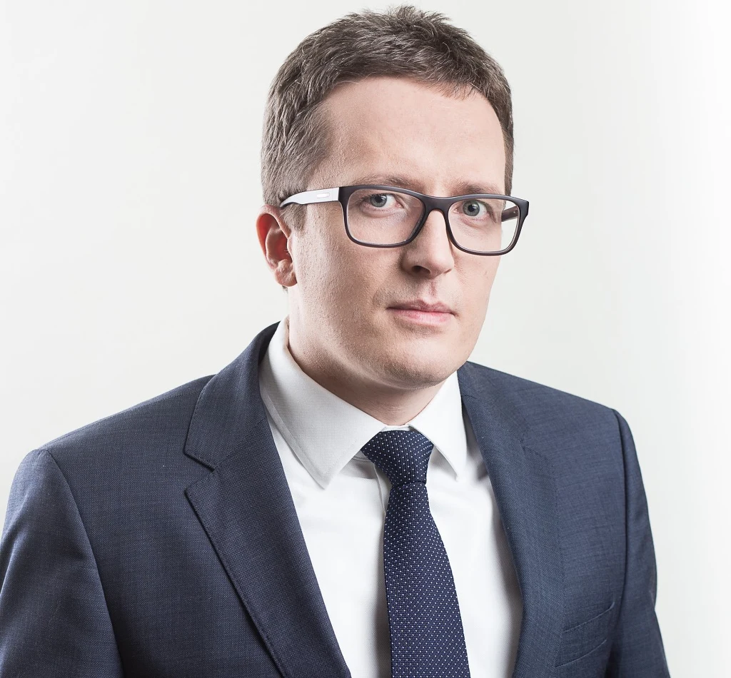 Polacy wiedzą czym jest inflacja, ale ochronę oszczędności odkładają na później. Nz. Piotr Kalisz, główny ekonomista w banku Citi Handlowy